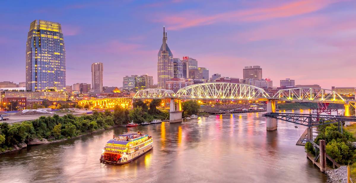 nashville-tennessee-downtown-skyline-at-twilight-royalty-free-image-1670276417