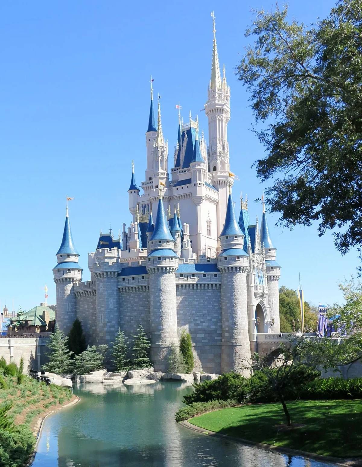 Cinderella-Castle-Walt-Disney-World-Resort-Florida