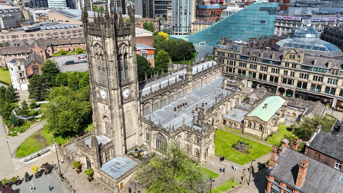 Manchester_Cathedral_-_Aerial_-_2024-06-16_02